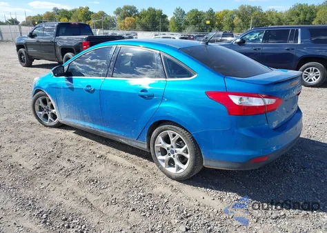 2014 Ford Focus Titanium z USA, uszkodzony, nr VIN 1FADP3J24EL138408